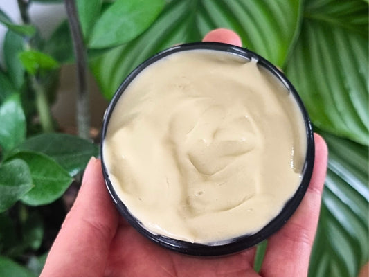 Otul Się Komfortem – Sekret Kremowych Balsamów i Maseł do Ciała, Które Odmienią Twoją Skórę